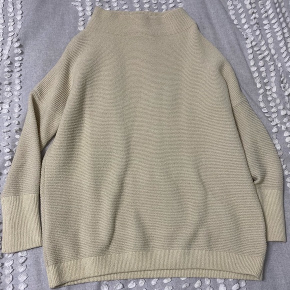 NOA ottoman - Picture 1 of 2